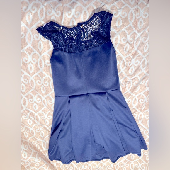 Elegant Navy Blue Dress with Lace Detail – Perfect for Special Occasions! - Picture 2 of 2